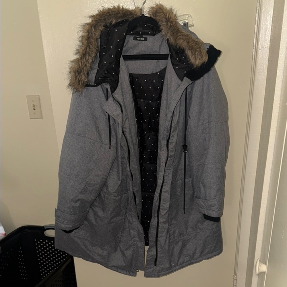*HOLE IN ARM* Torrid Gray Parka with Faux Fur Hood Size 4